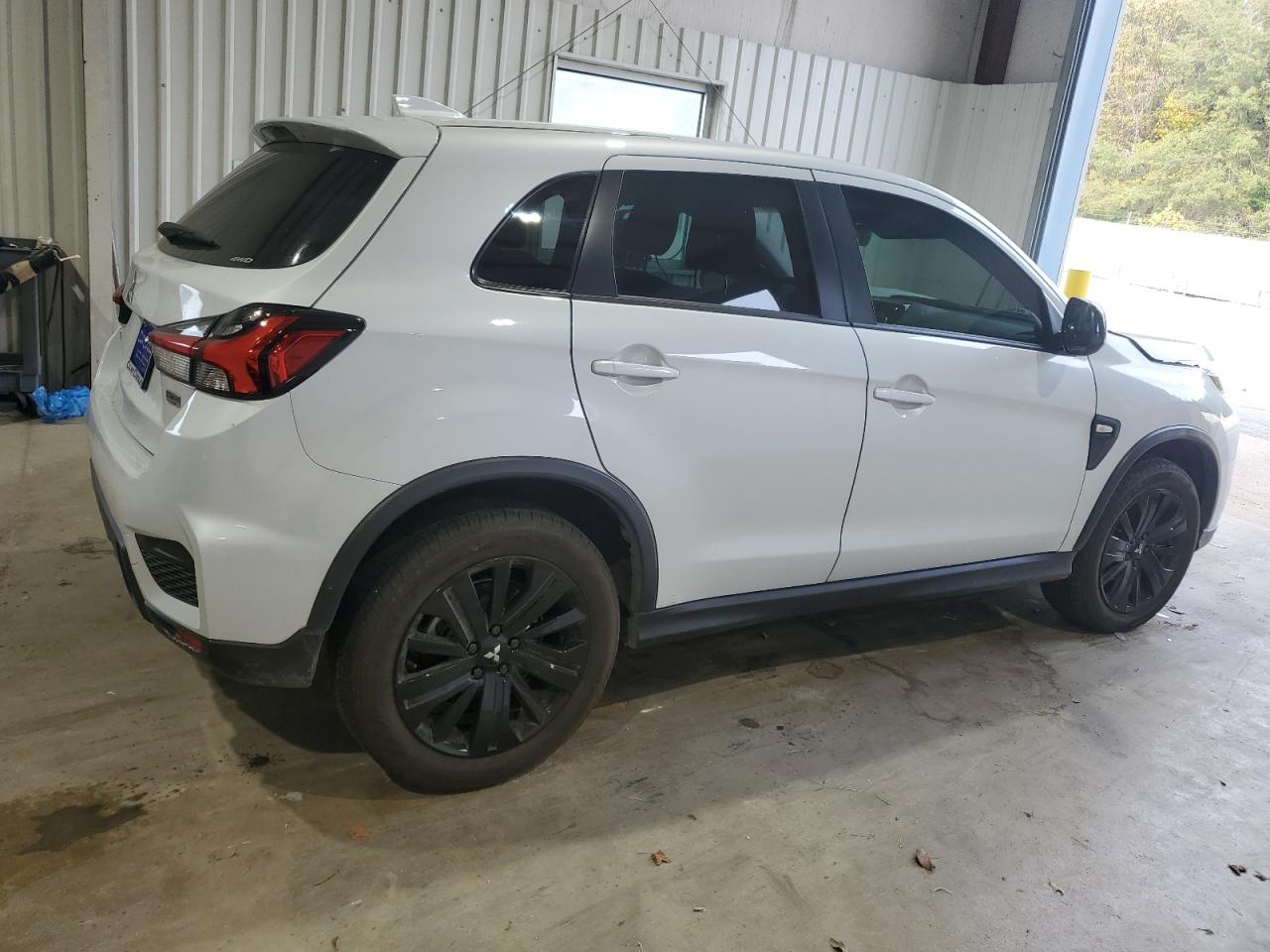 2024 Mitsubishi Outlander - Image 3