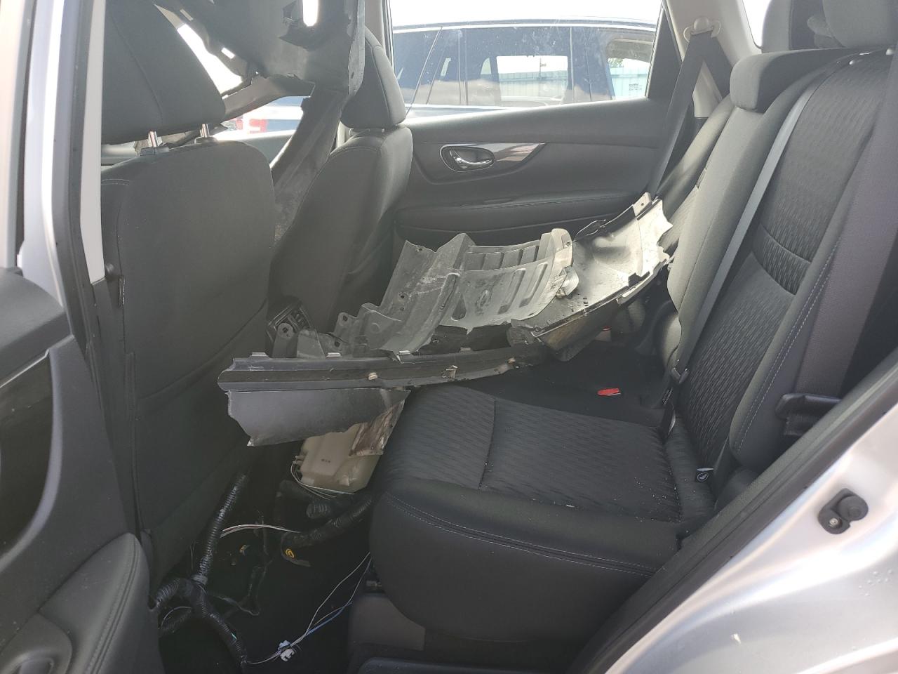 2018 Nissan Rogue - Image 10