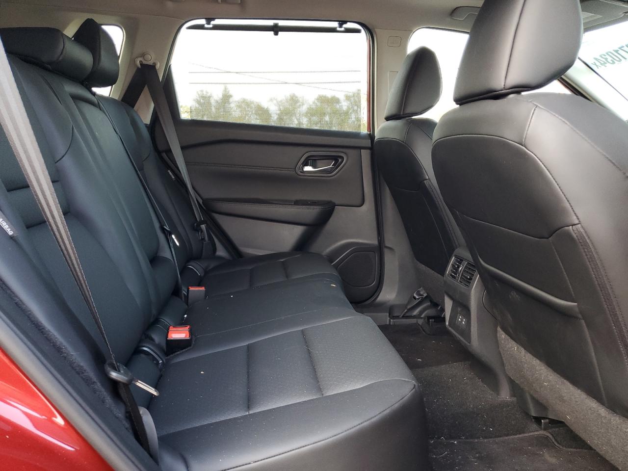 2024 Nissan Rogue - Image 10