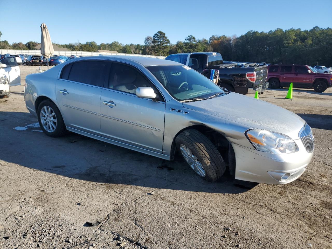 2011 Buick Lucerne - Image 4