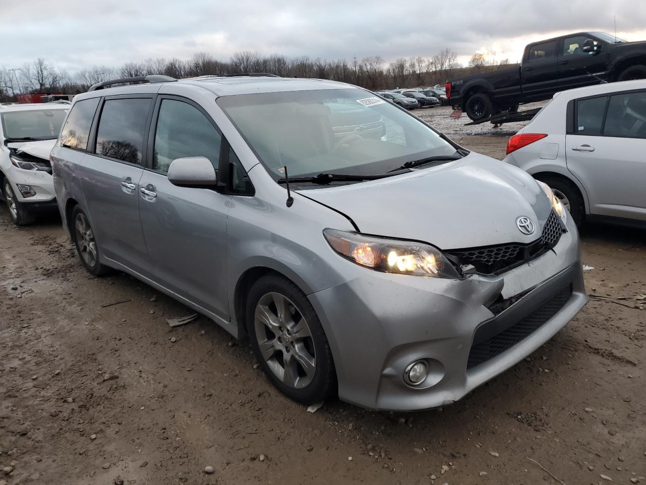 VIN 5TDXK3DC2DS390164 2013 TOYOTA SIENNA no.4