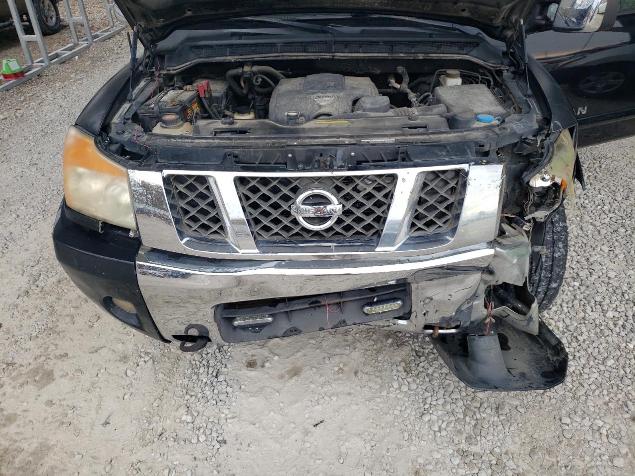 2010 Nissan Titan - Image 11