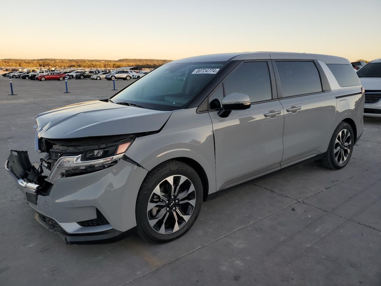 2022 Kia Carnival - Image 1