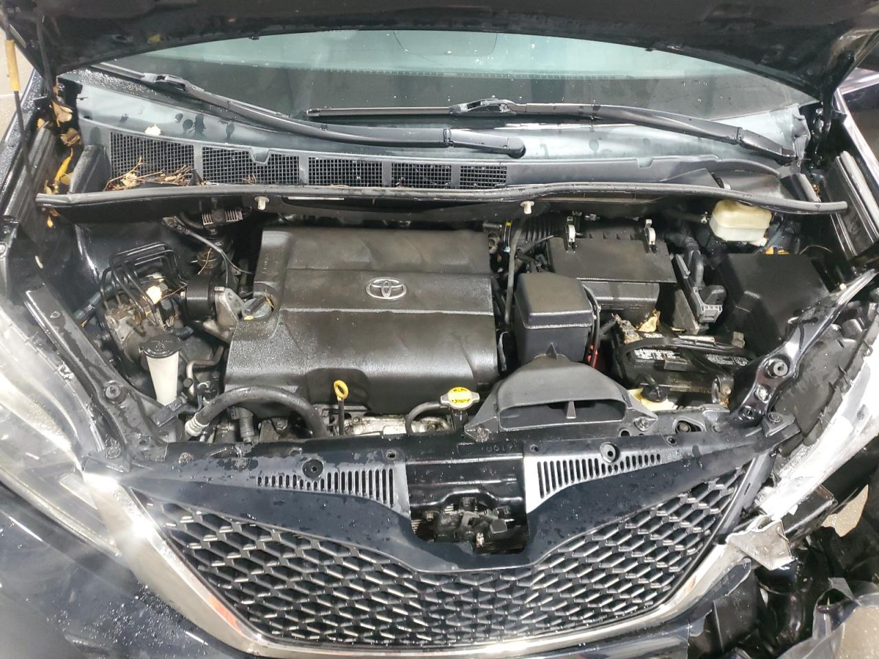 2015 Toyota Sienna - Image 13
