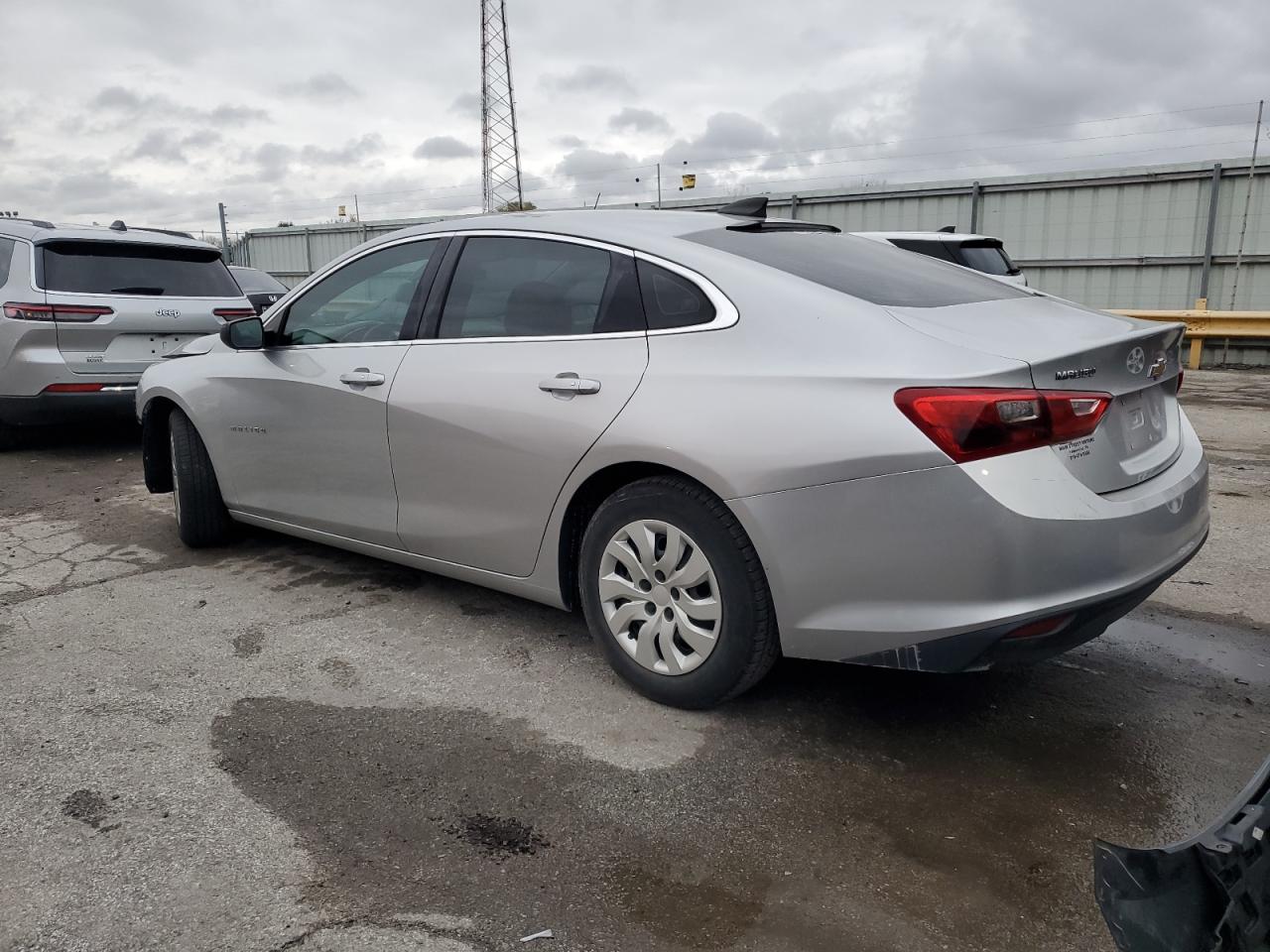 2016 Chevrolet Malibu - Image 2