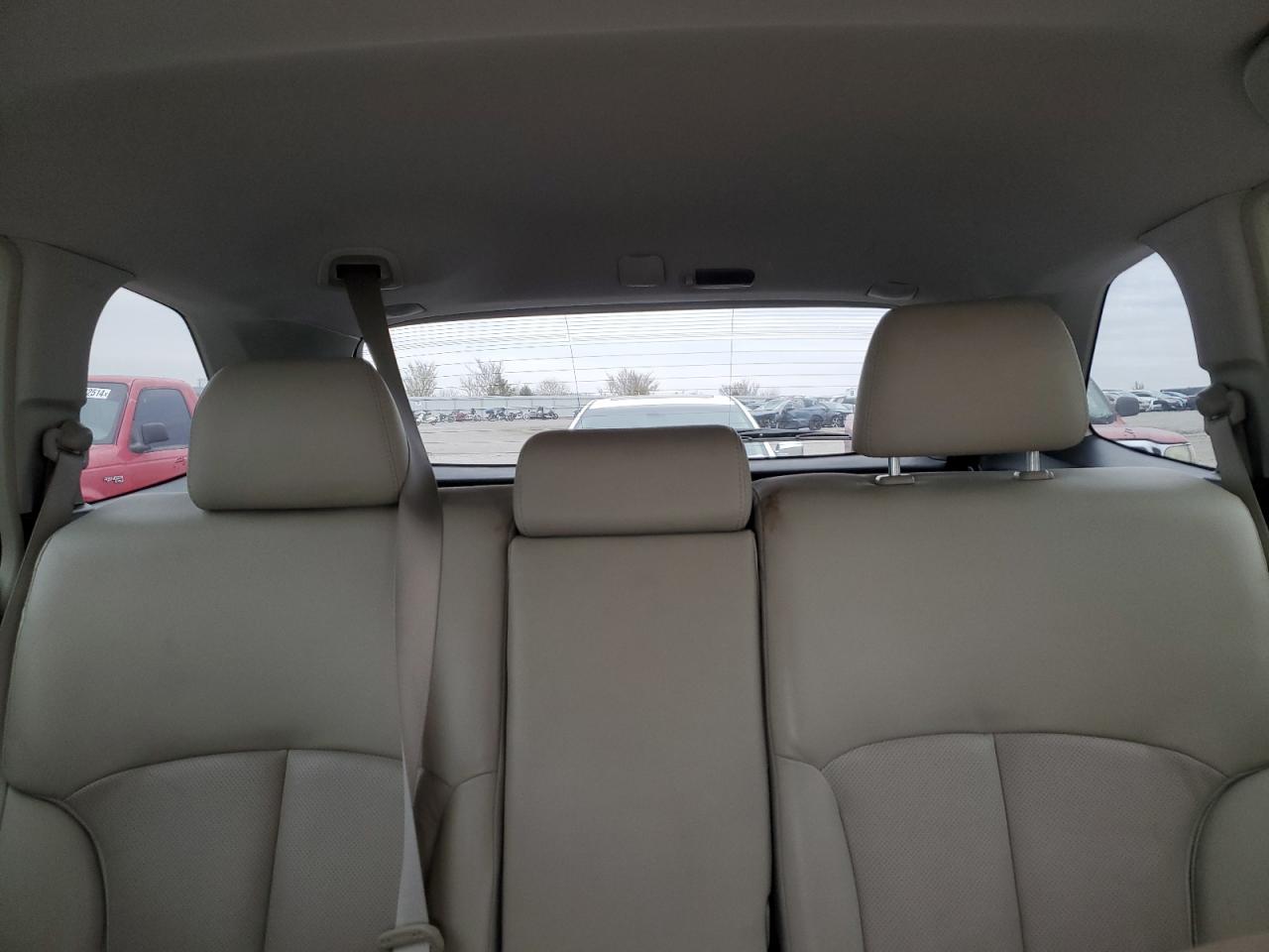2012 Subaru Outback - Image 10