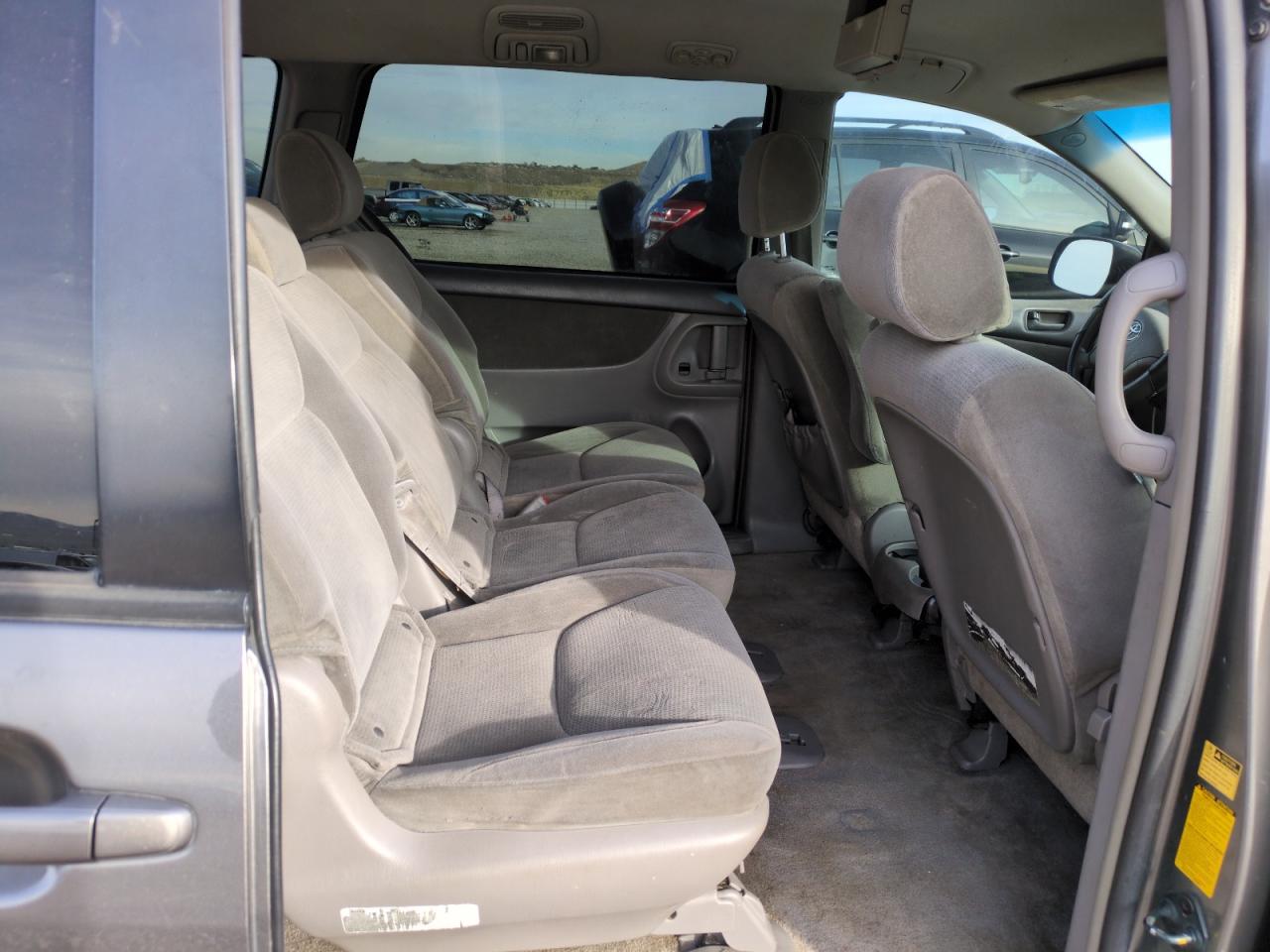 2005 Toyota Sienna - Image 10