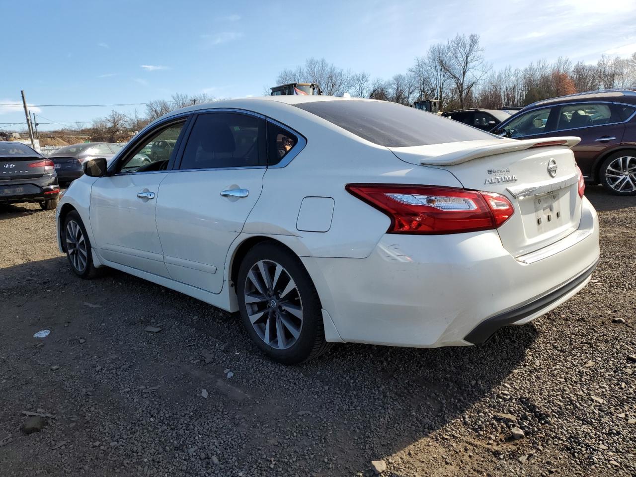 2016 Nissan Altima - Image 2