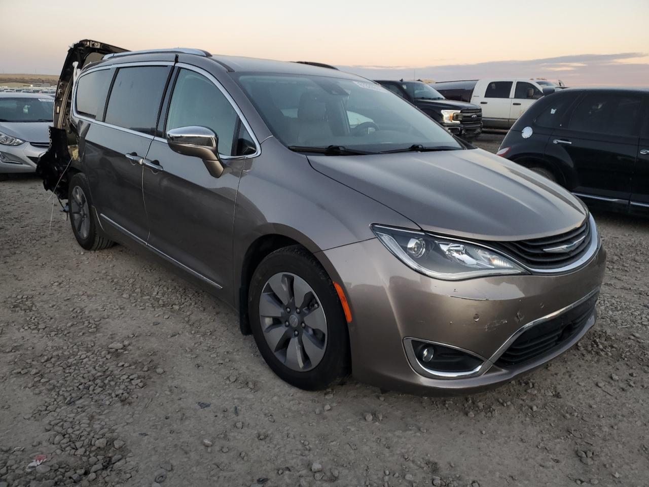 2018 Chrysler Pacifica - Image 4