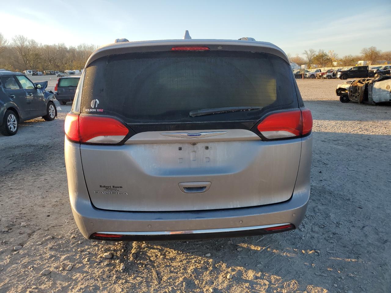 2018 Chrysler Pacifica - Image 6