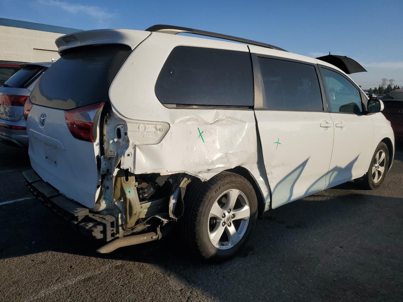 2015 Toyota Sienna - Image 3