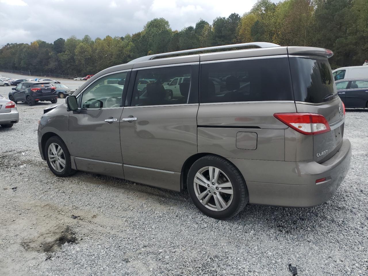 2015 Nissan Quest - Image 2