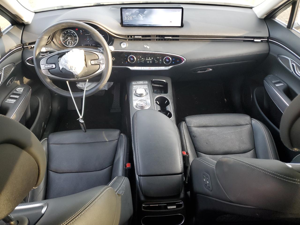 2022 Genesis GV70 - Image 8