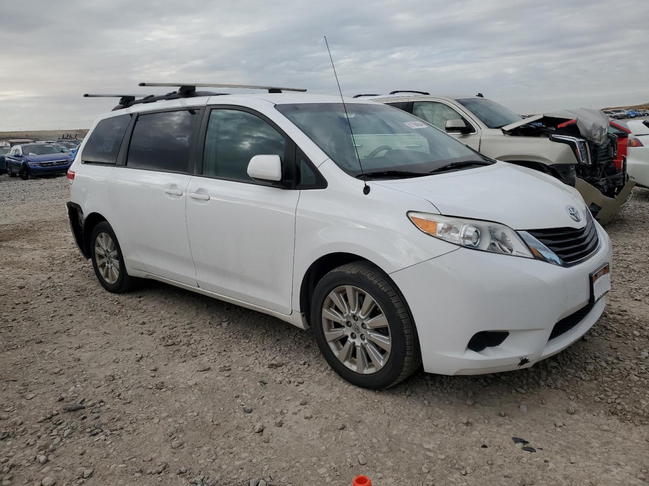 2012 Toyota Sienna - Image 4