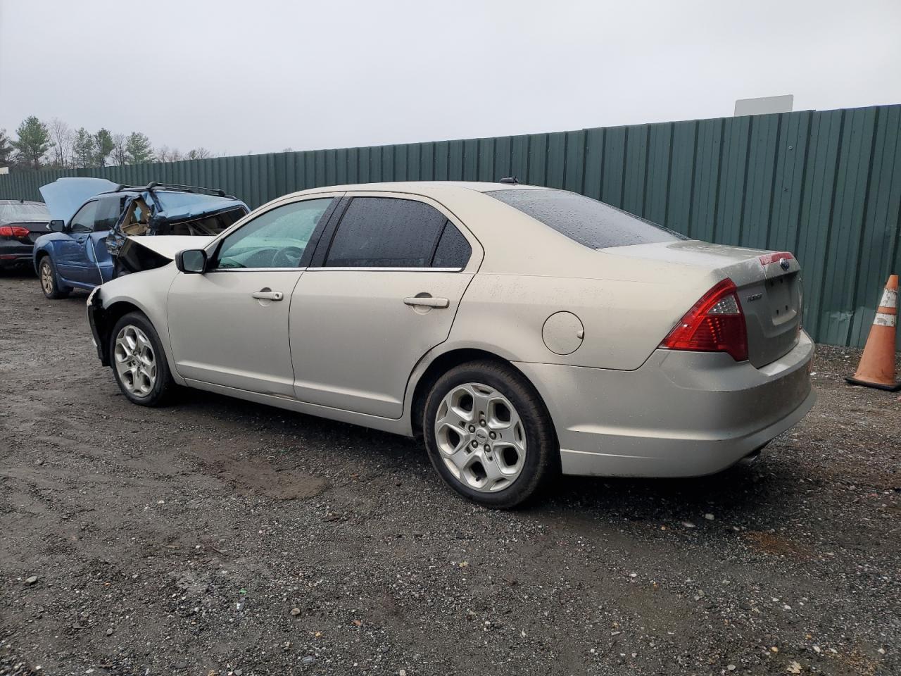2010 Ford Fusion - Image 2