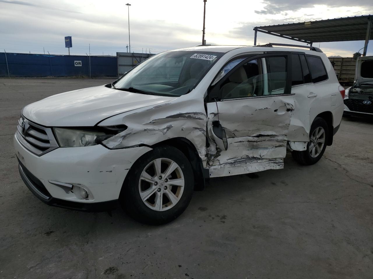 VIN 5TDBK3EHXDS208294 2013 TOYOTA HIGHLANDER no.1