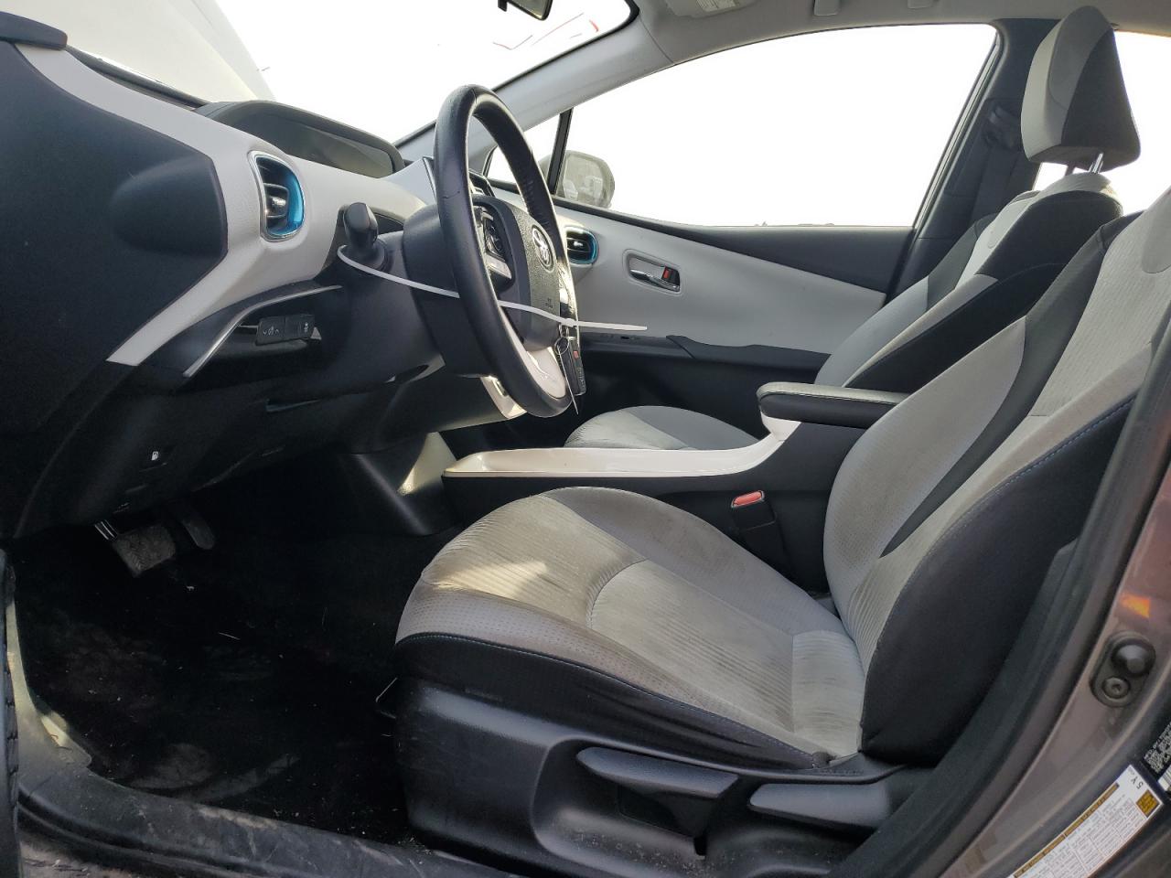 2016 Toyota Prius - Image 7