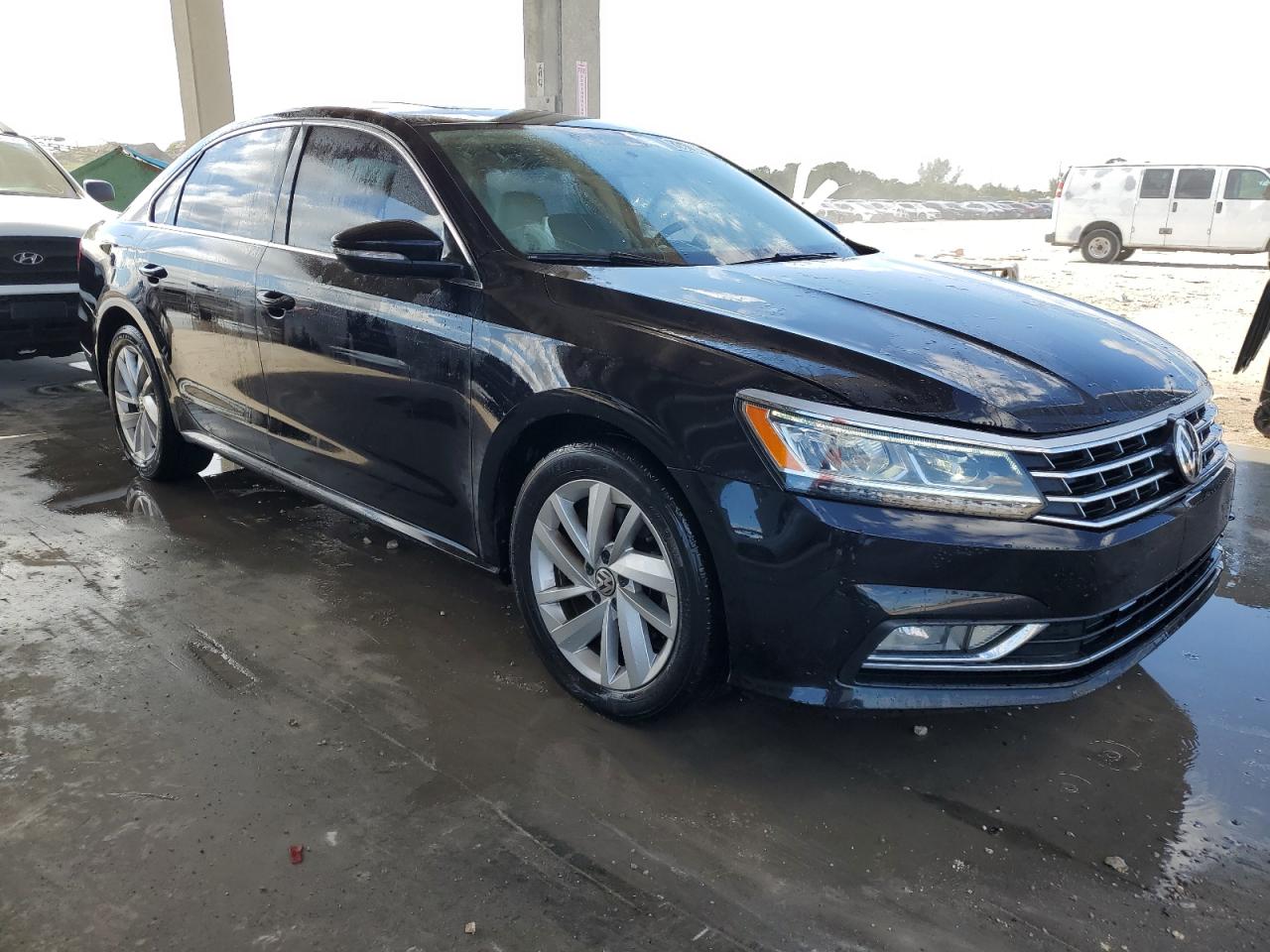 2018 Volkswagen Passat - Image 4