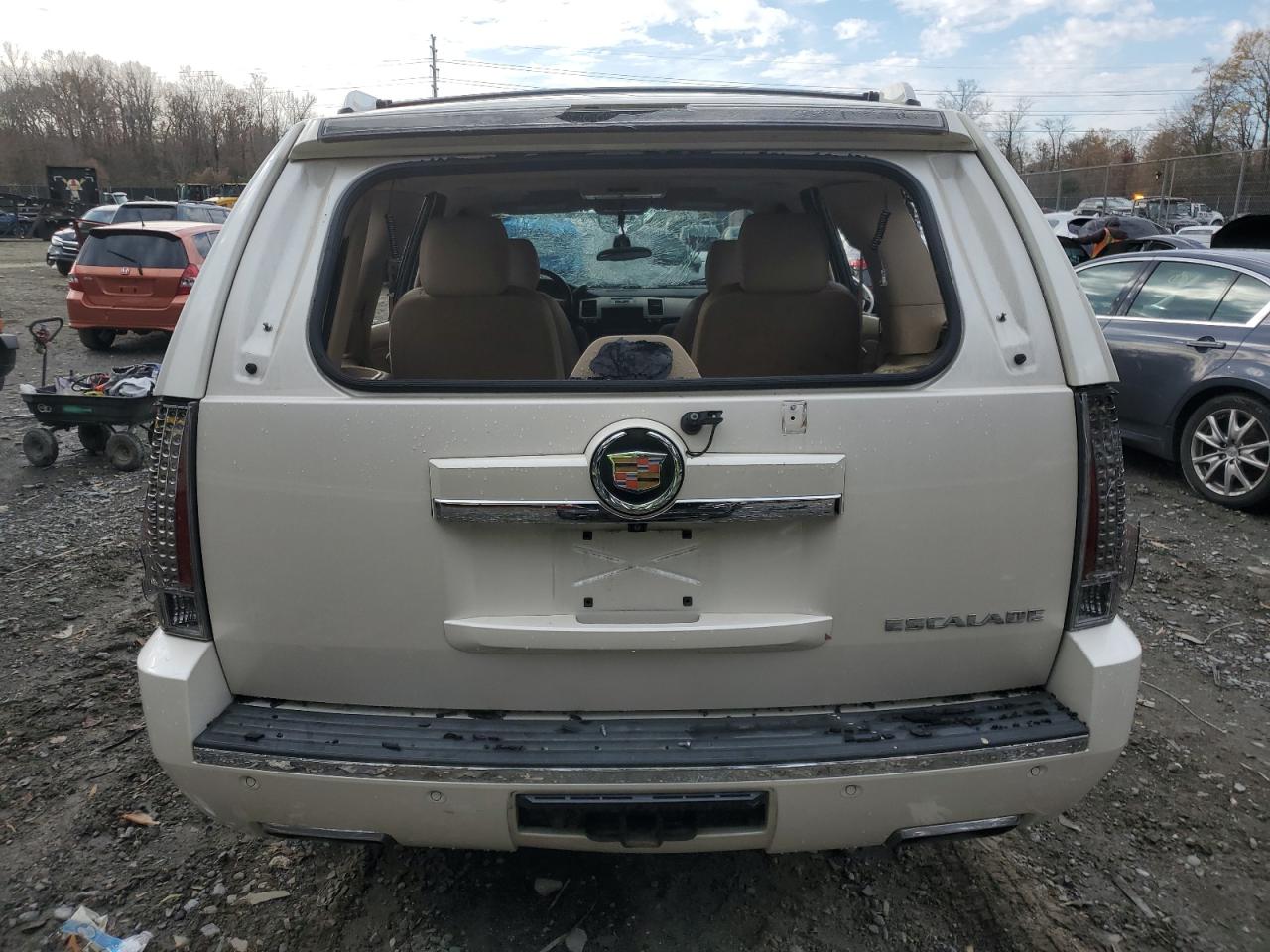 2013 Cadillac Escalade - Image 6