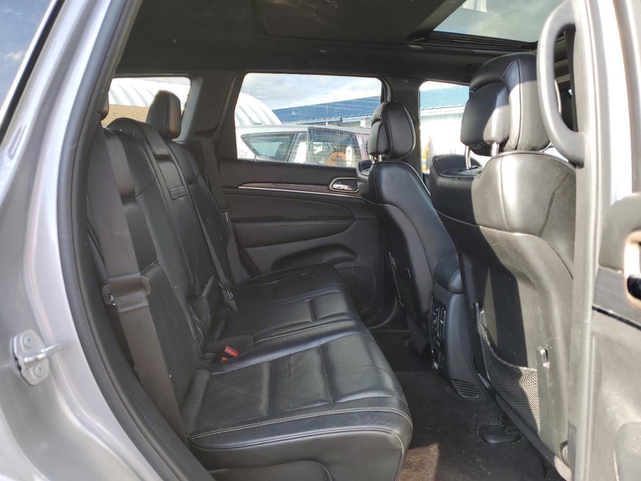 2016 Jeep Grand Cherokee - Image 11