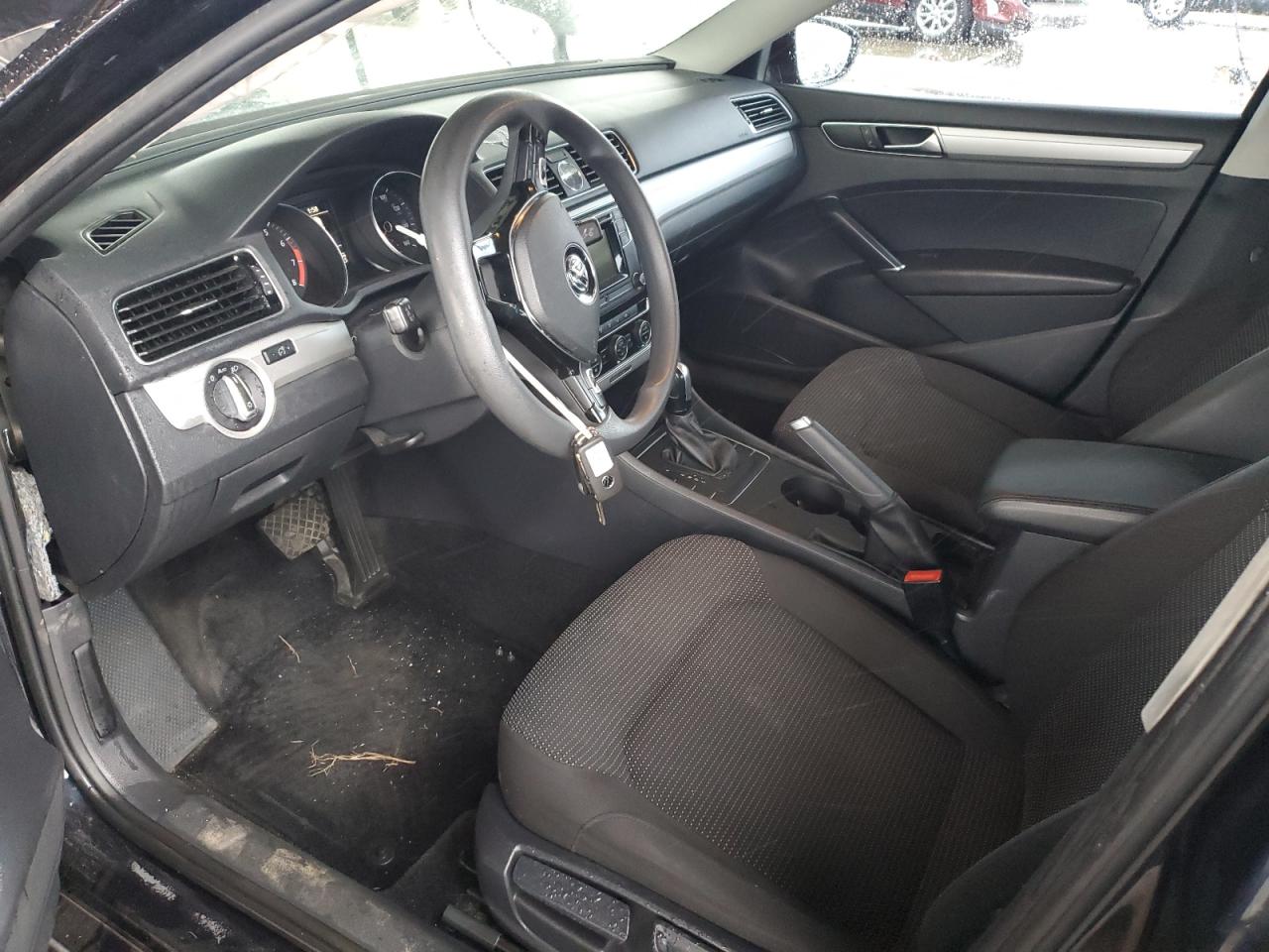 2017 Volkswagen Passat - Image 7