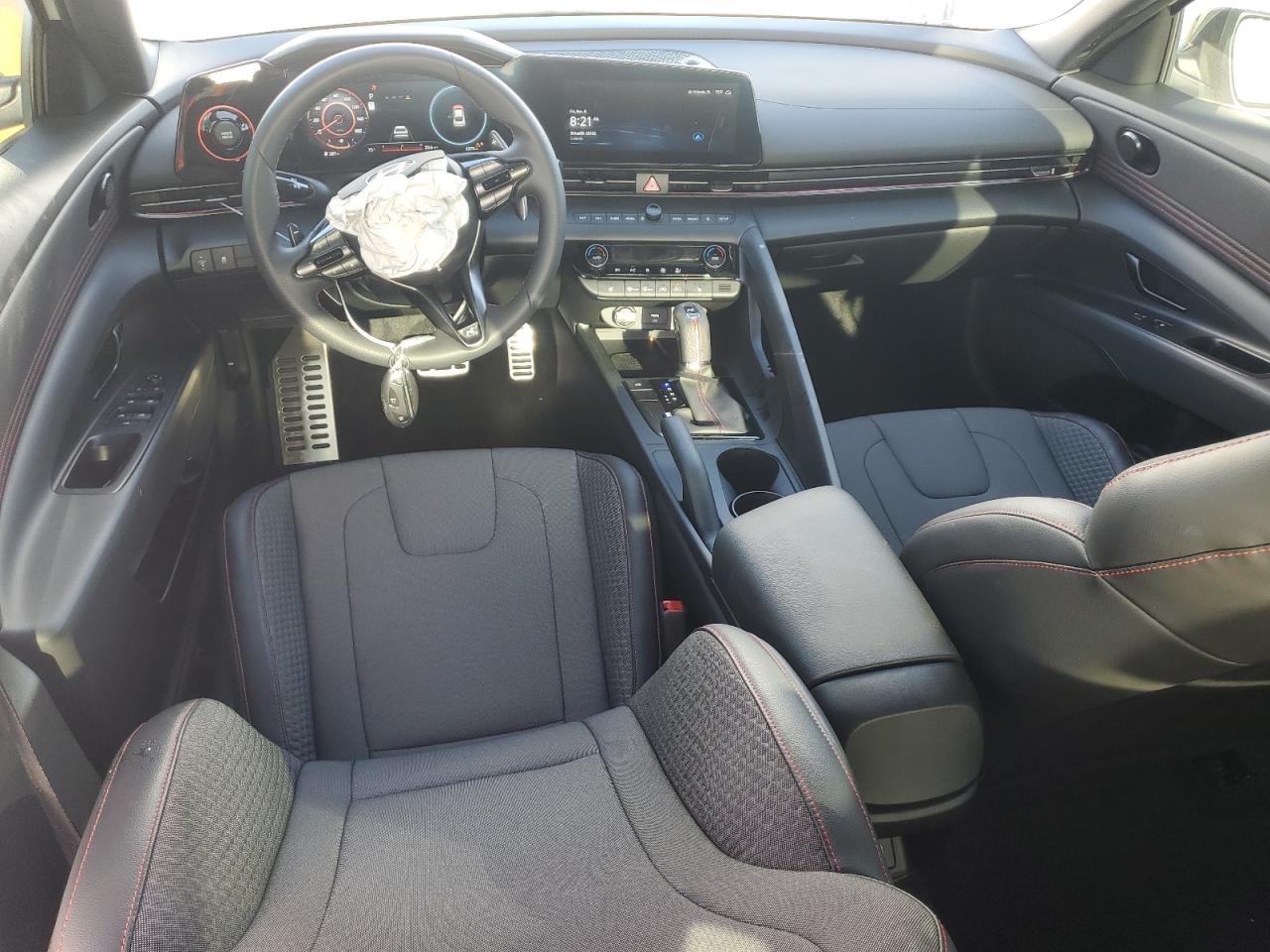 2024 Hyundai Elantra - Image 8