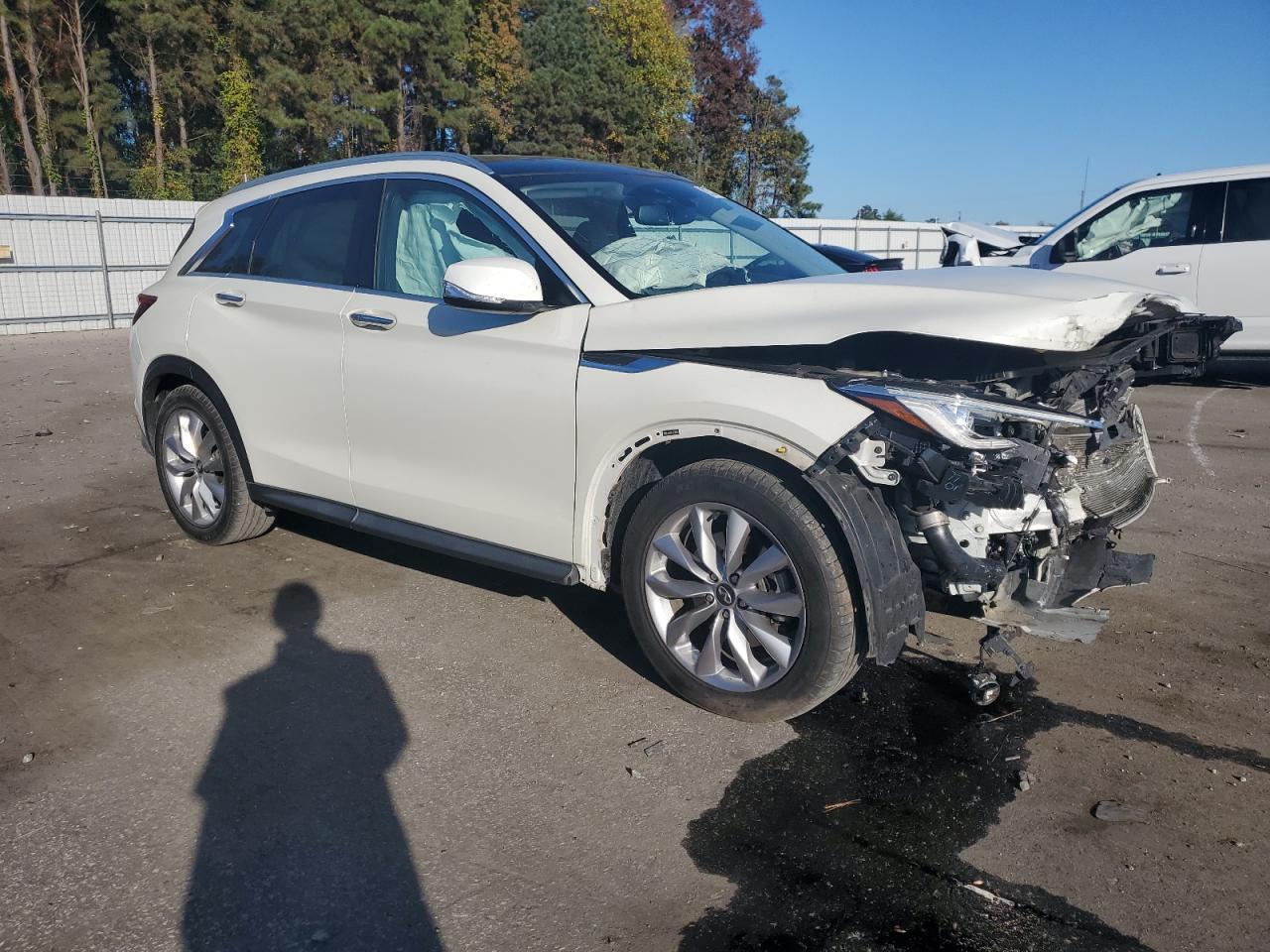 VIN 3PCAJ5M37LF108933 2020 INFINITI QX50 no.4