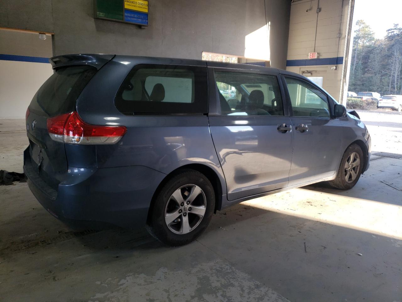 2014 Toyota Sienna - Image 3