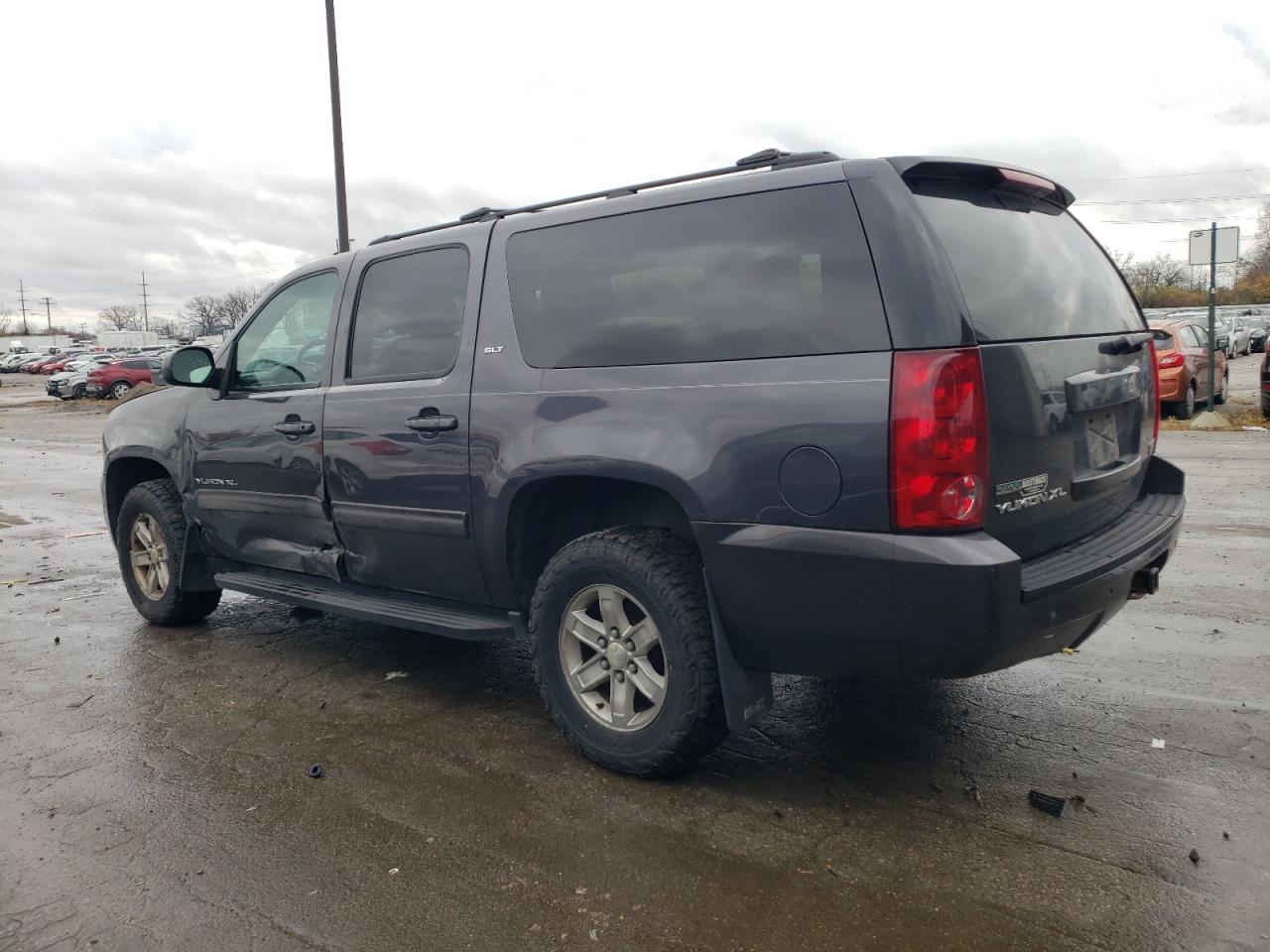 2011 GMC Yukon - Image 2