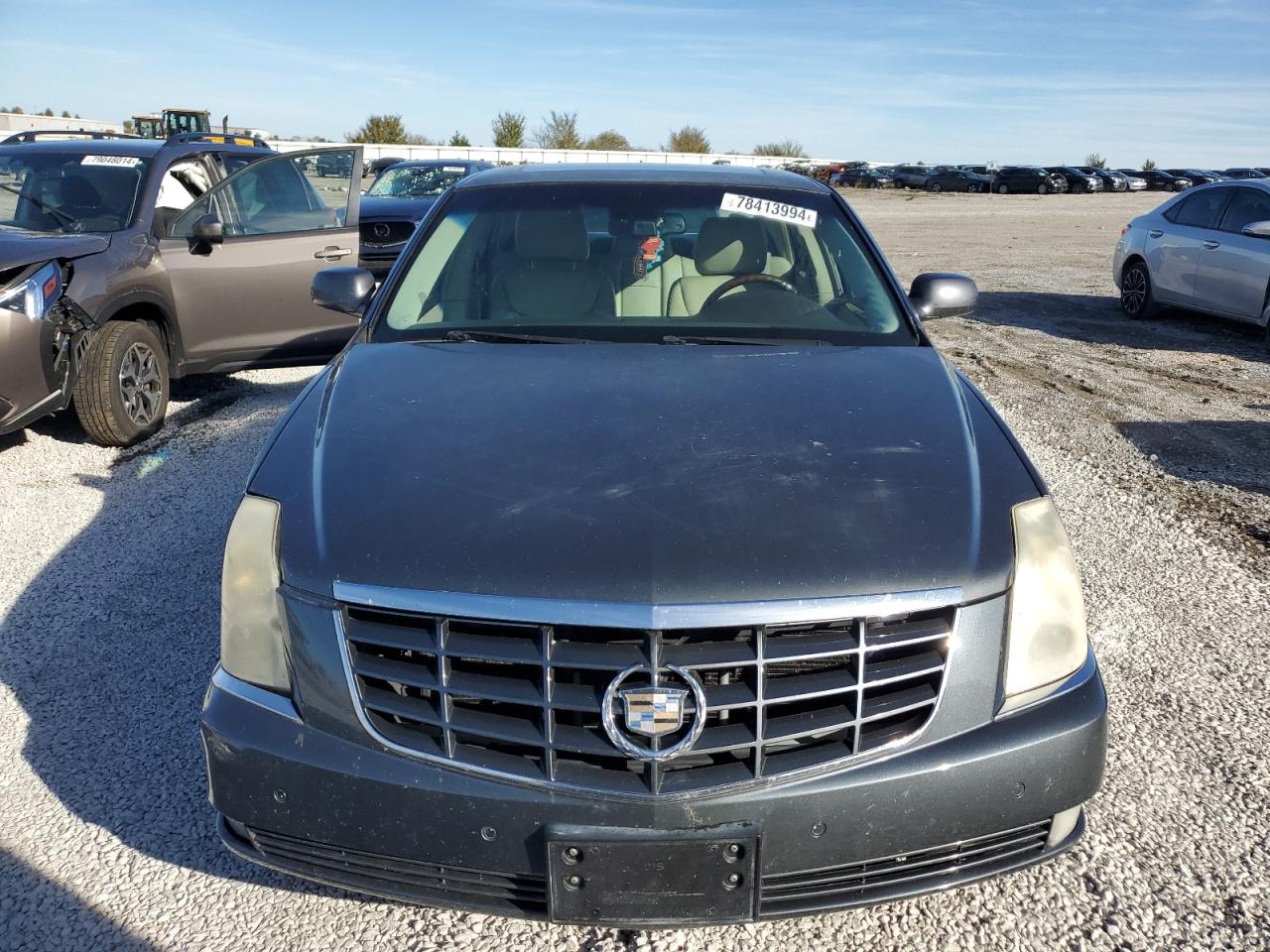 2010 Cadillac DTS - Image 5