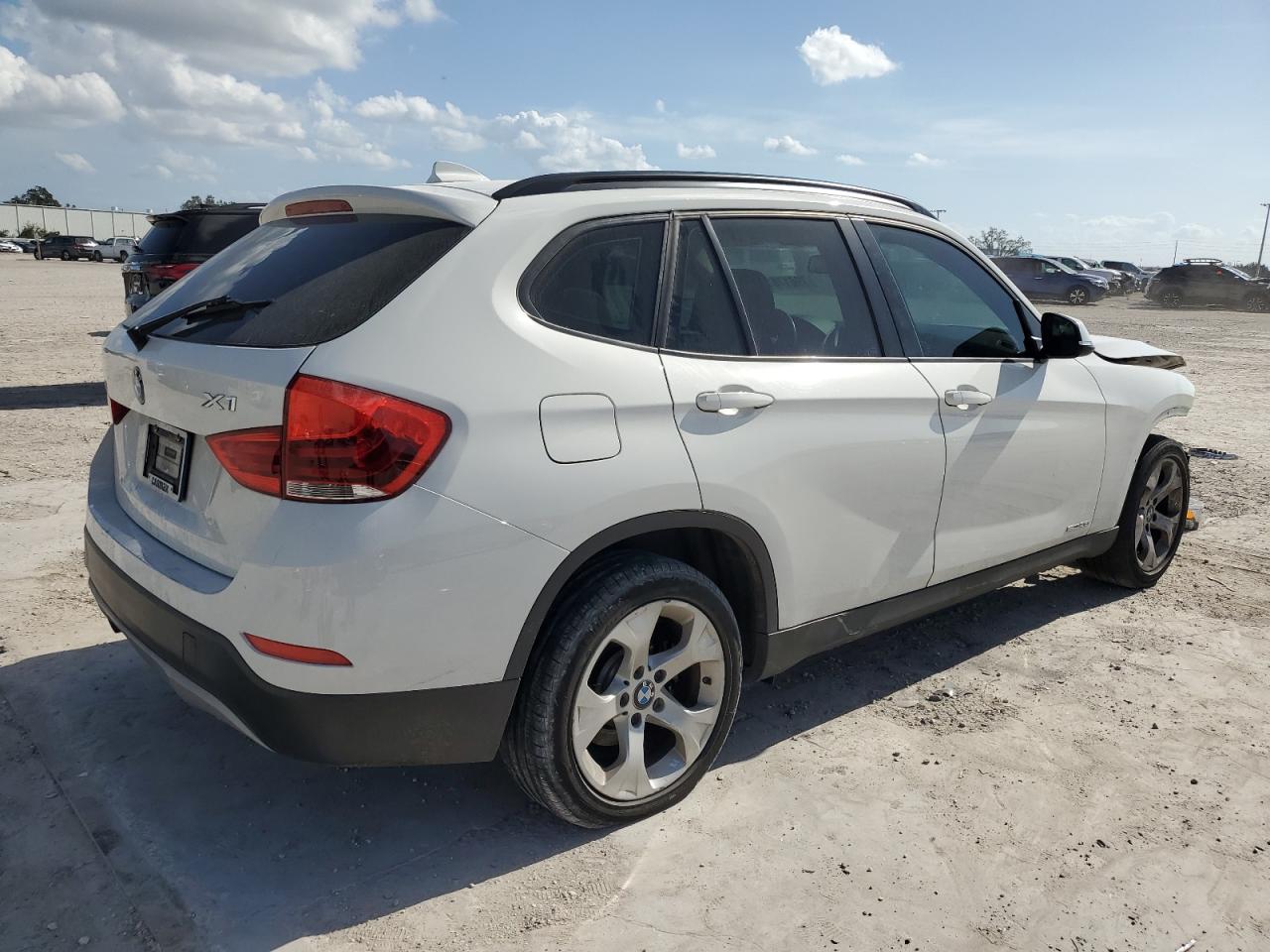 2015 BMW X1 - Image 3