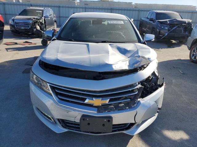 Sedans CHEVROLET IMPALA 2017 Srebrny