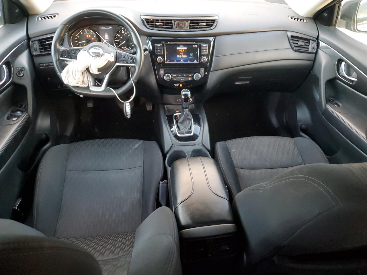 2018 Nissan Rogue - Image 8