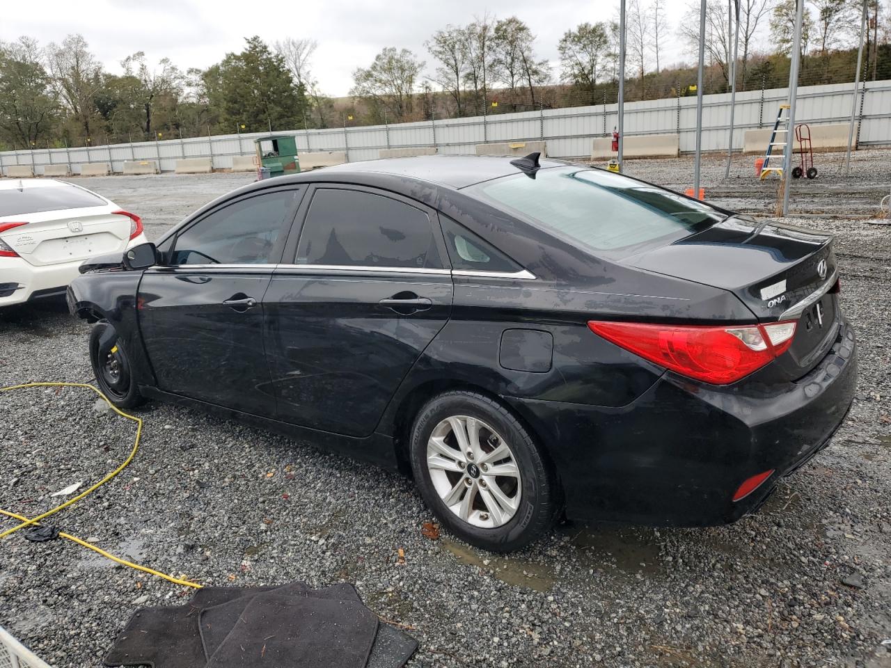 2011 Hyundai Sonata - Image 2