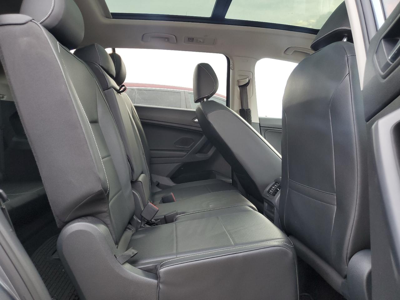 2021 Volkswagen Tiguan - Image 11