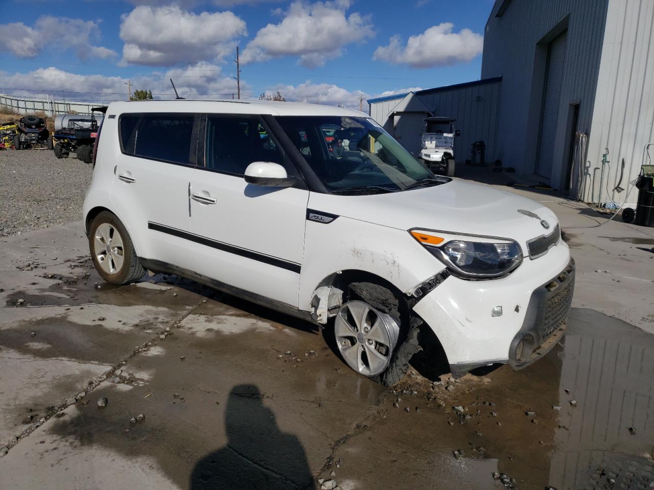 VIN KNDJN2A23G7327852 2016 KIA SOUL no.4