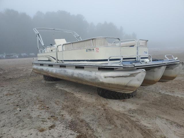 2001 Lowe Boat