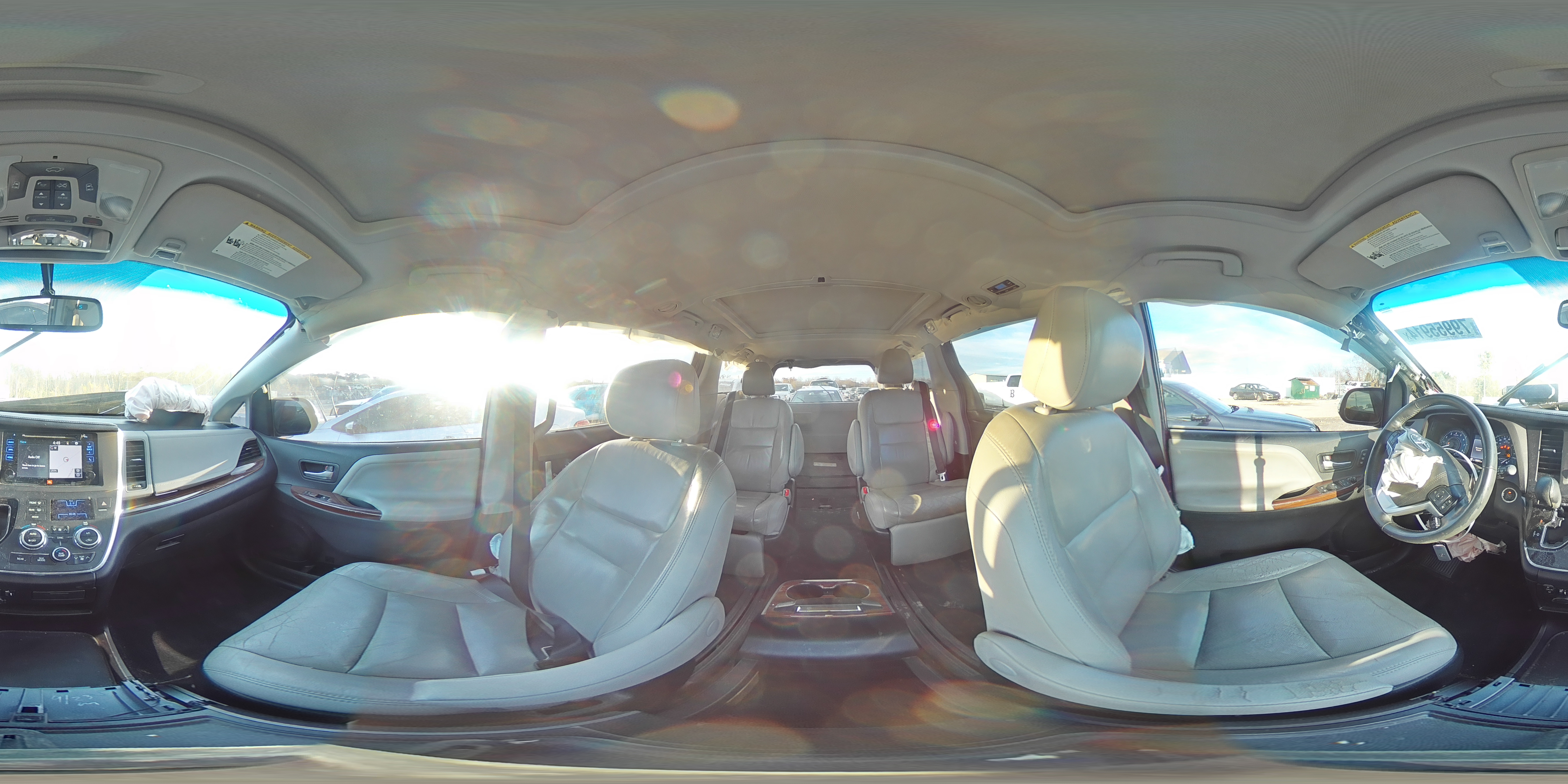 2015 Toyota Sienna - Image 16