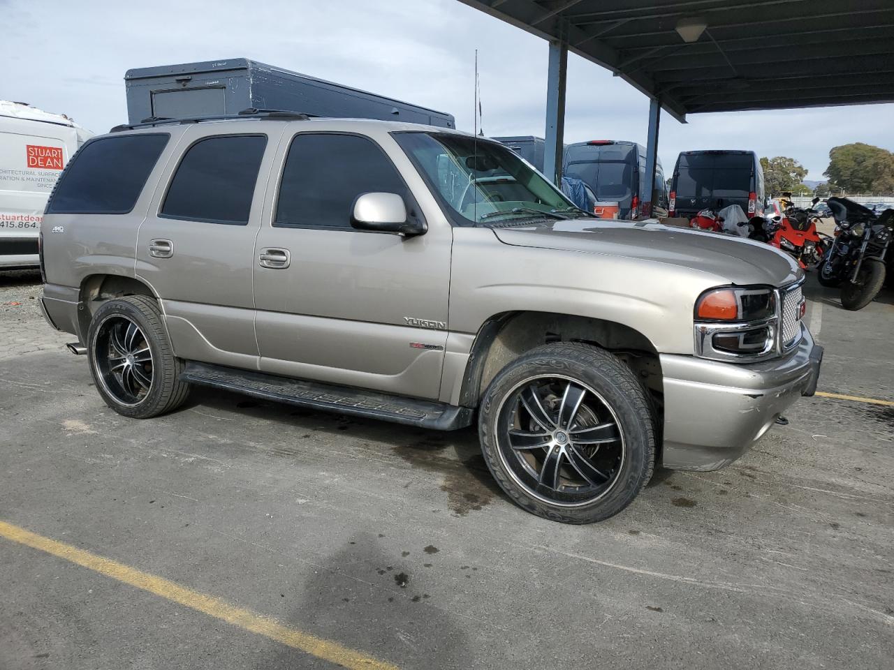 2002 GMC Yukon - Image 4