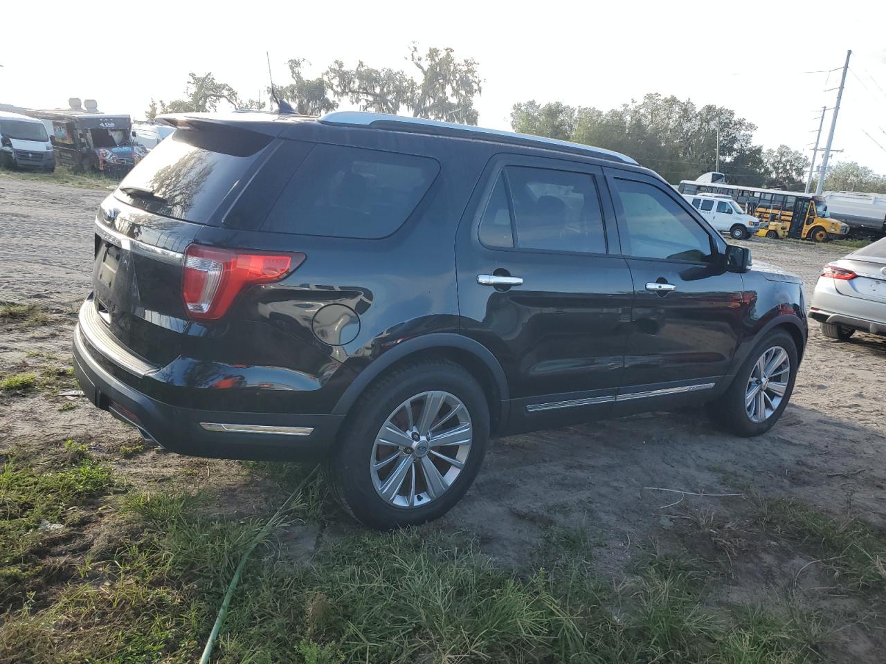 2019 Ford Explorer - Image 3