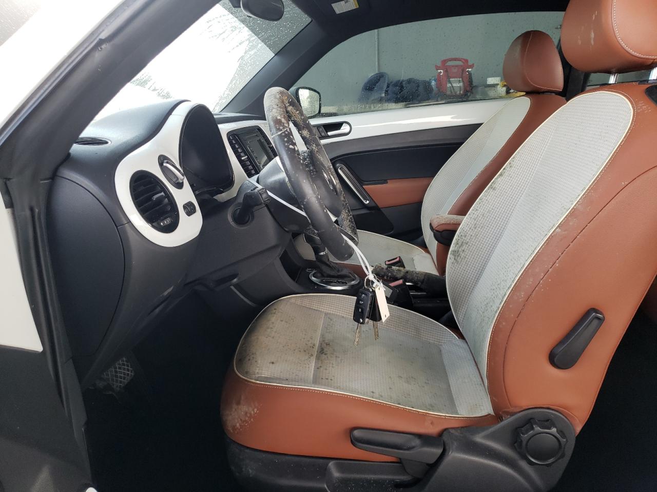 2015 Volkswagen Beetle - Image 7