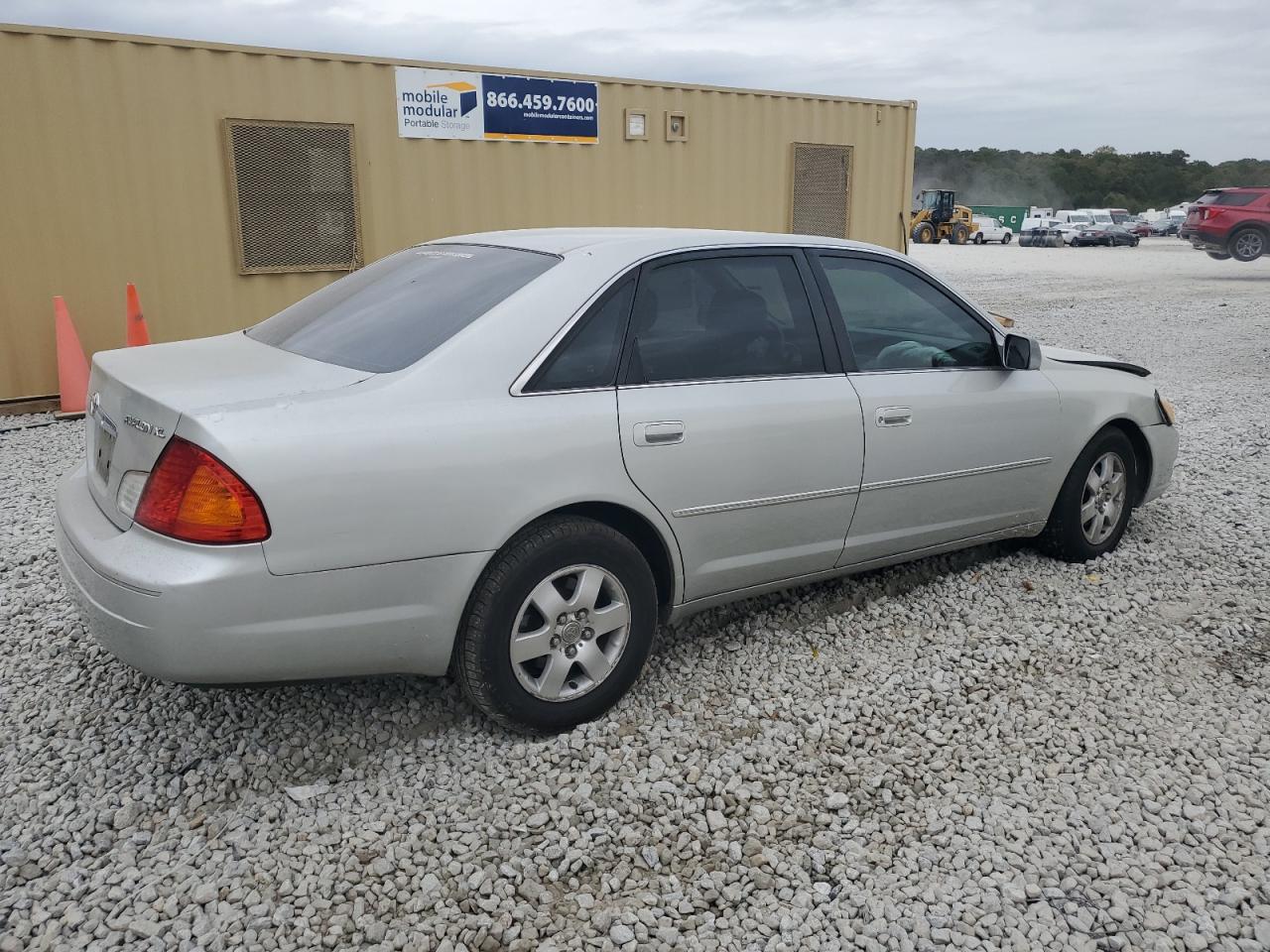2001 Toyota Avalon - Image 3