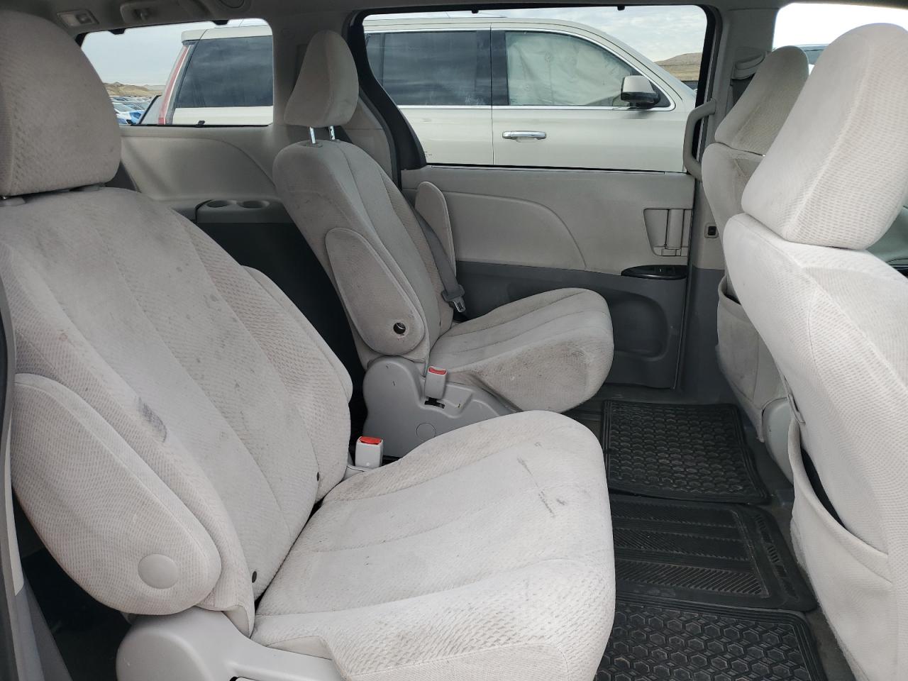 2012 Toyota Sienna - Image 11