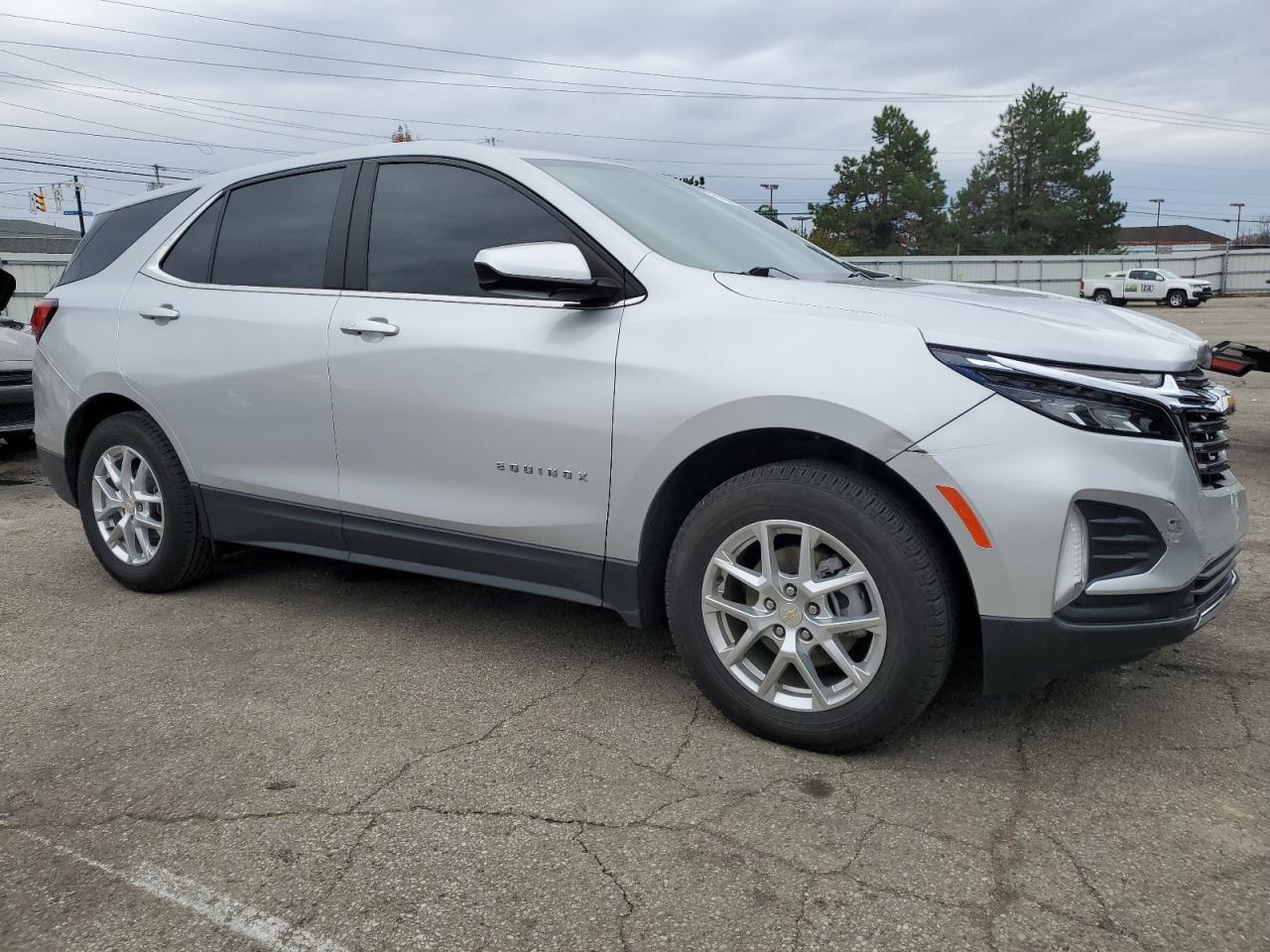 2022 Chevrolet Equinox - Image 4