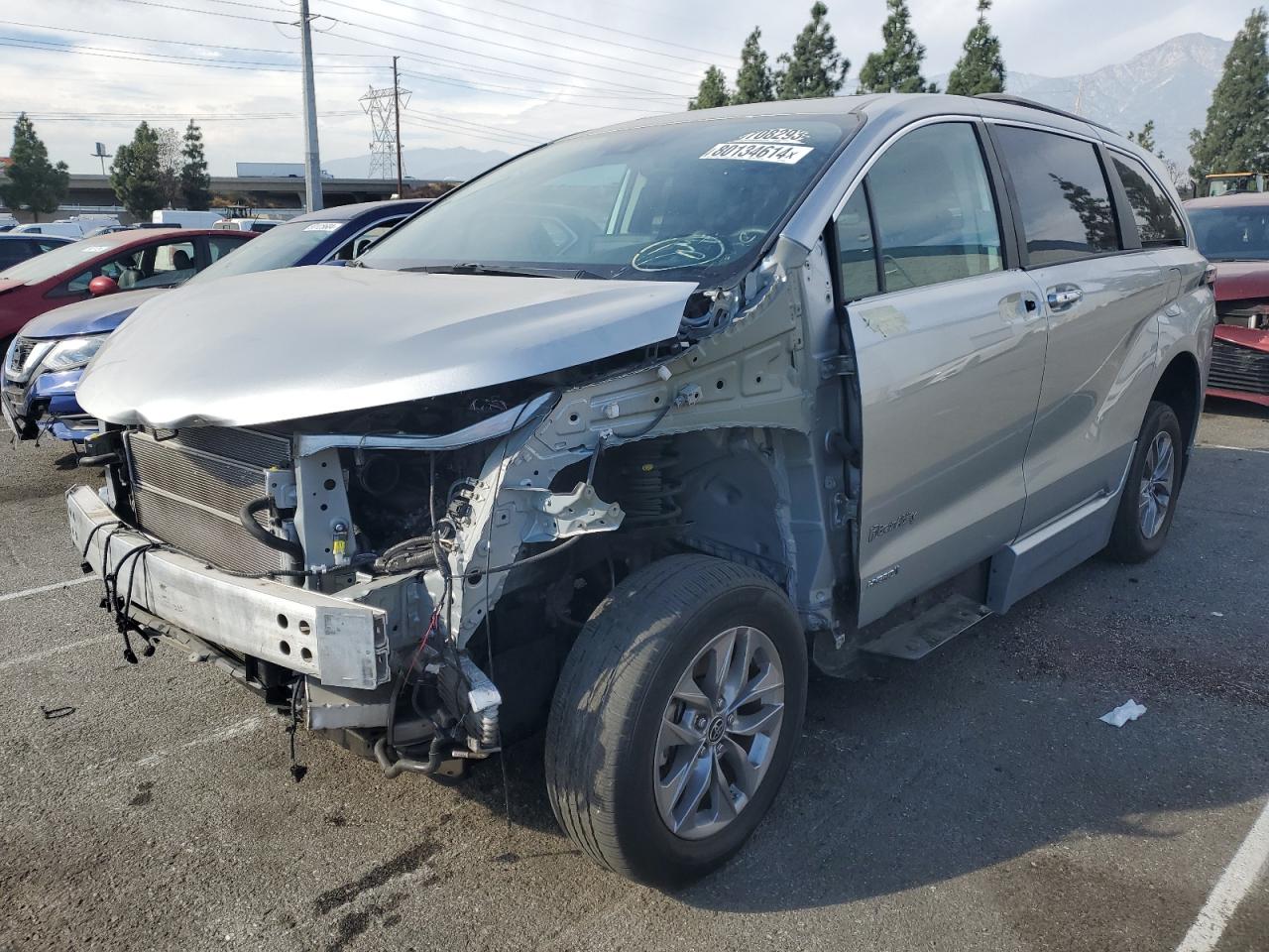 2021 Toyota Sienna - Image 1