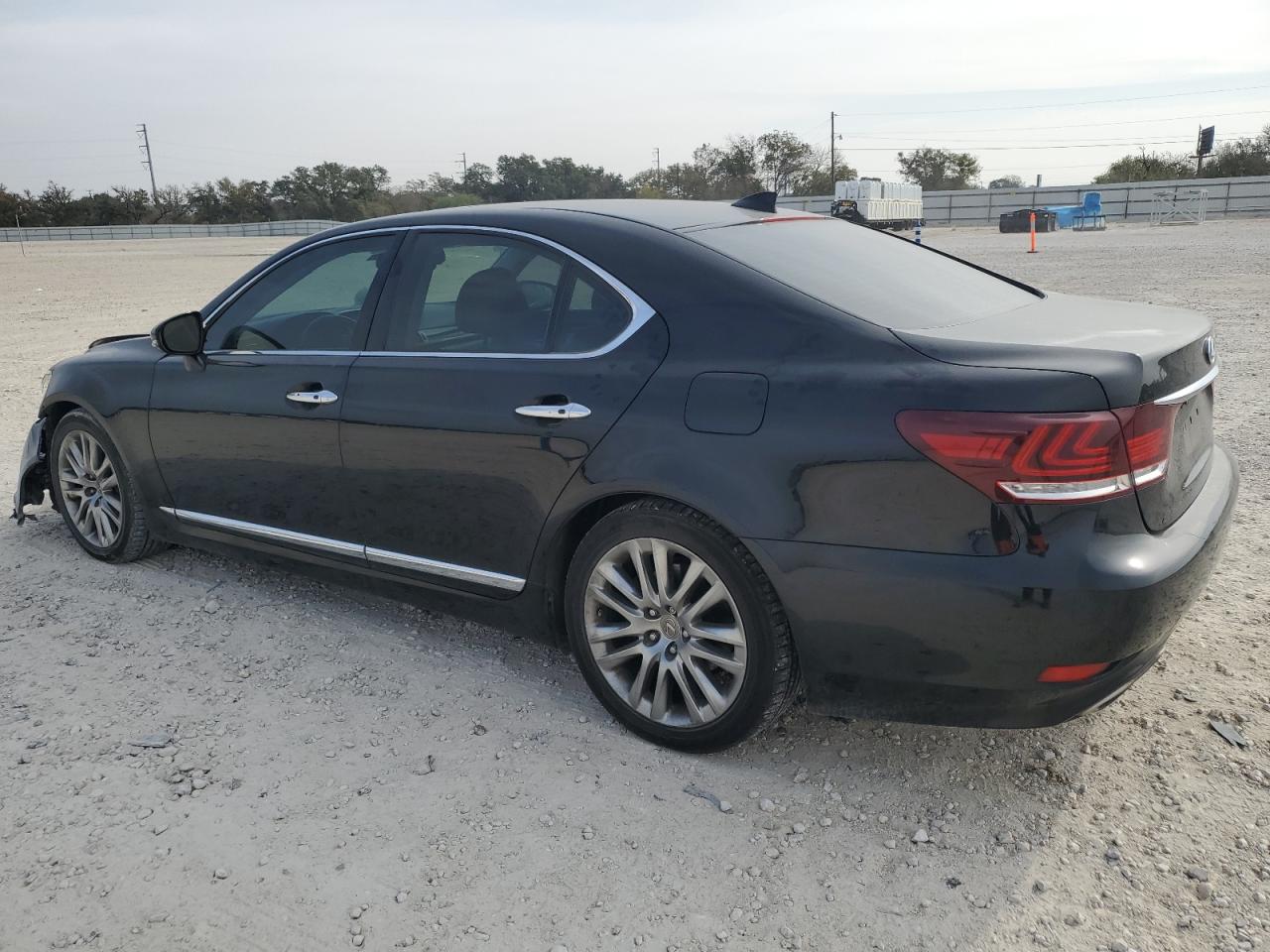 2014 Lexus LS - Image 2