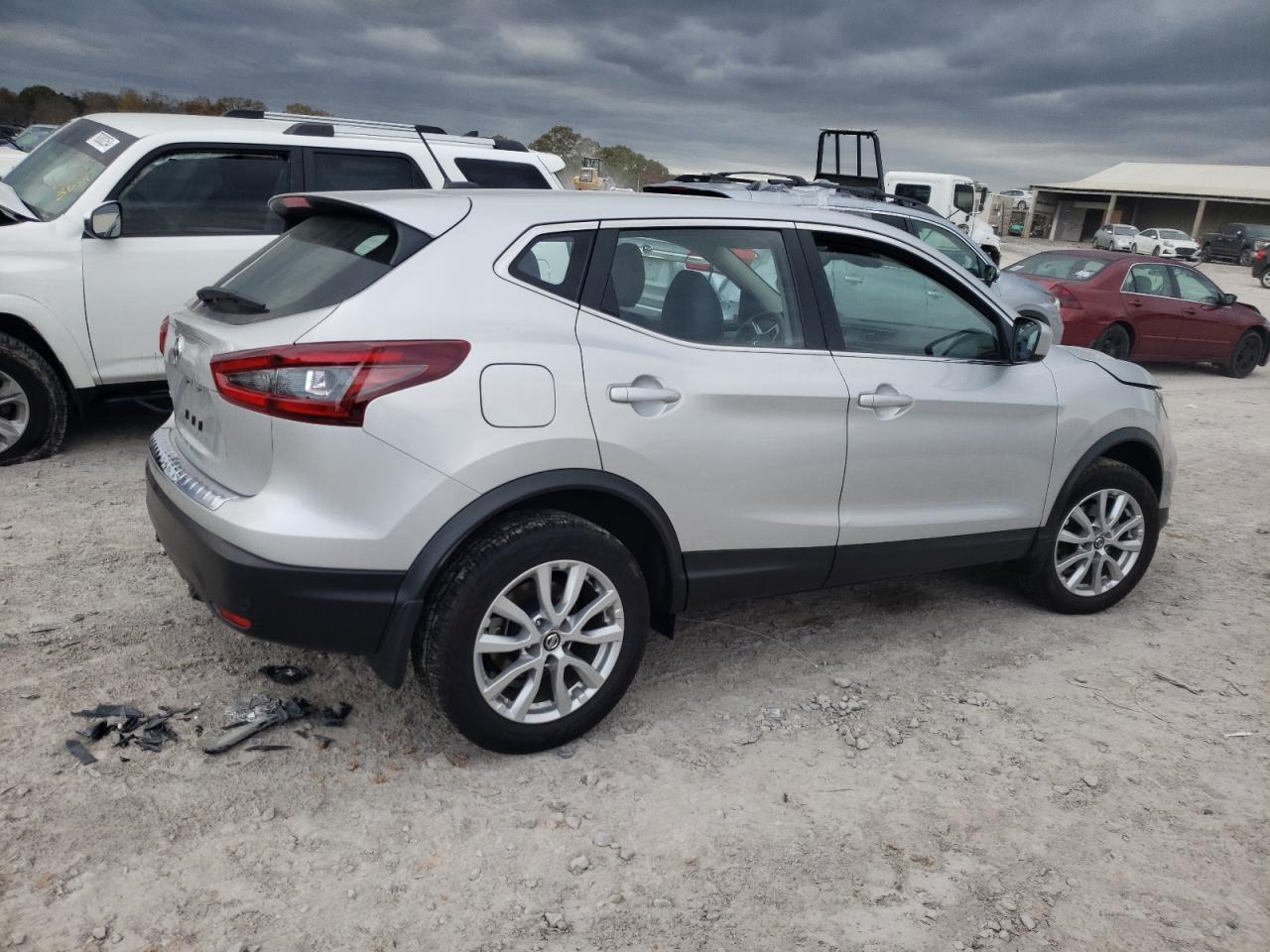 2020 Nissan Rogue - Image 3
