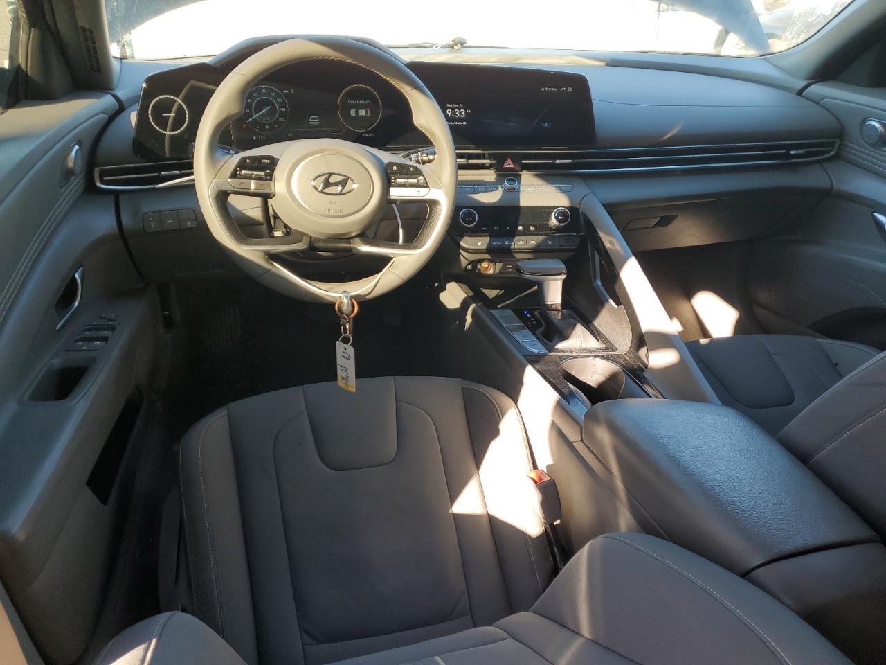 2023 Hyundai Elantra - Image 8