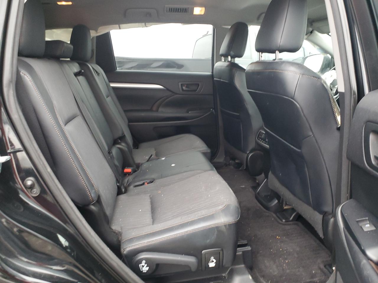2015 Toyota Highlander - Image 10