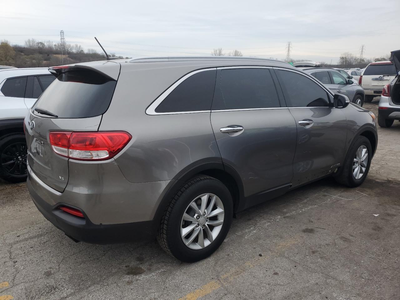 VIN 5XYPGDA5XJG399863 2018 KIA SORENTO no.3